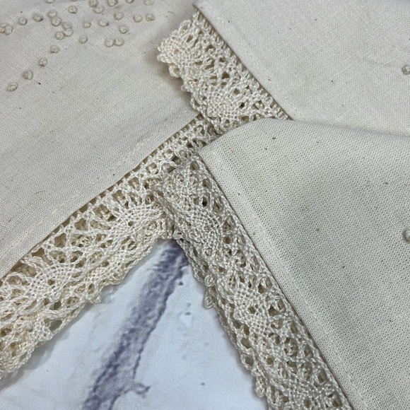 Linen Napkins Set of 4 Crochet Lace Trim Swiss Dot Embroidery Country Pattern - Picture 6 of 9